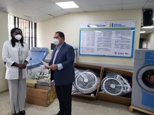 Read more about the article Director del Servicio Nacional de Salud (SNS) entrega equipos al Hospital Local El Almirante