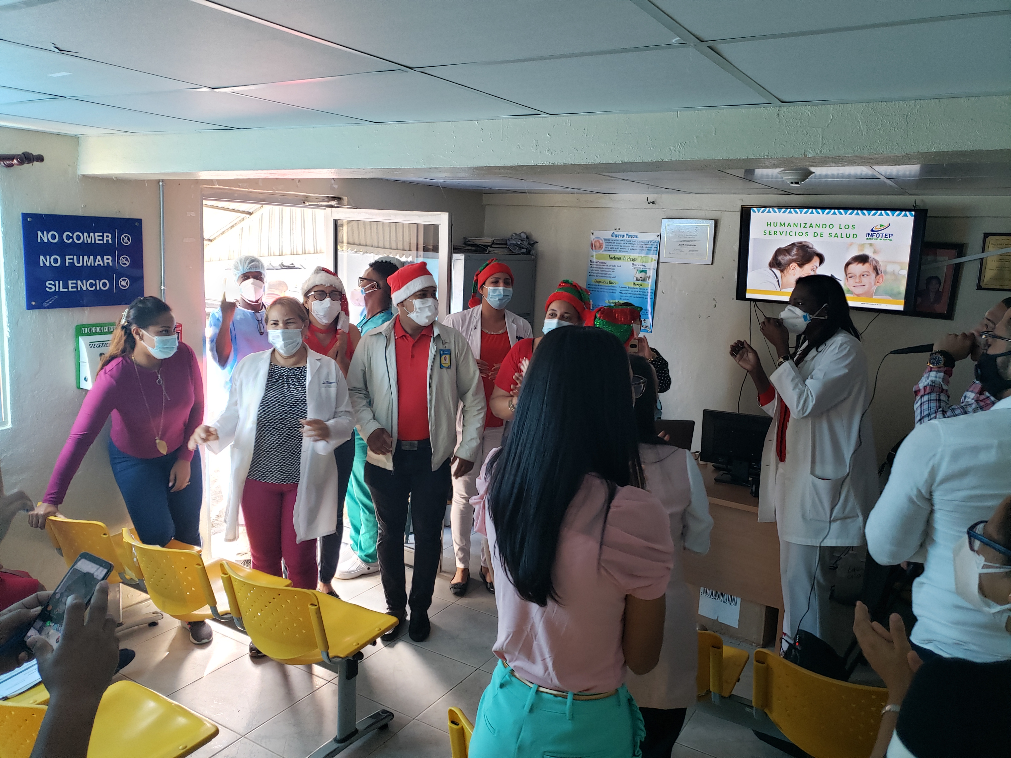 Read more about the article Hospital Local El Almirante celebra navidades entre empleados y usuarios.
