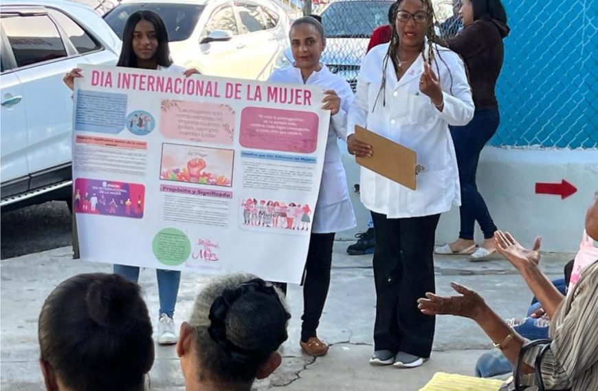 Hospital El Almirante conmemora el Día Internacional de la Mujer con encuentro de reflexión y bienestar en salud mental