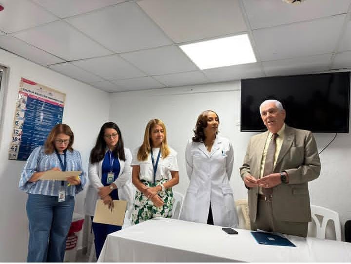 Hospital El Almirante recibe visita del director Nacional de Odontología del SNS para fortalecer la calidad de los servicios